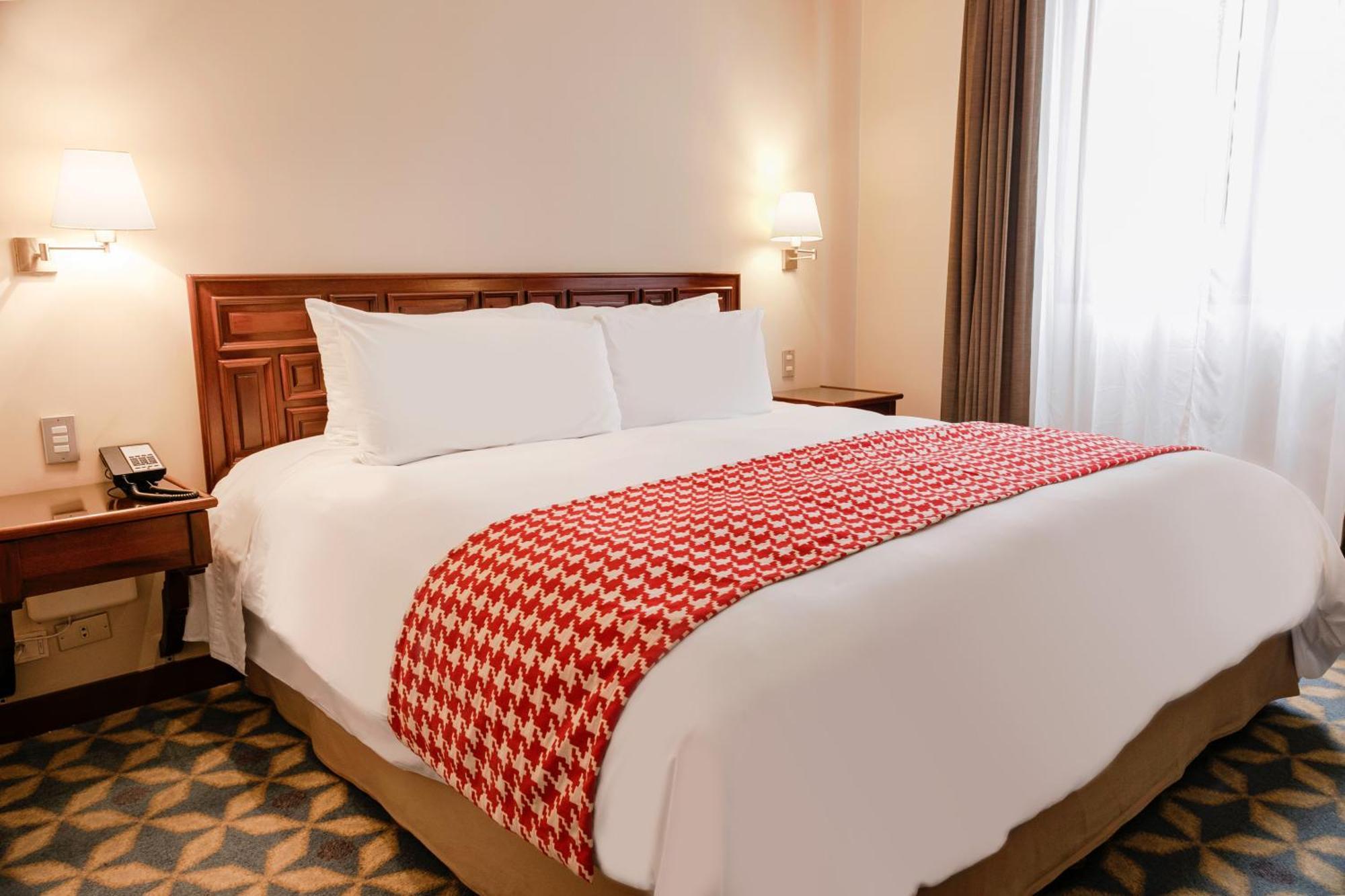 Costa Del Sol Trujillo Centro Hotel Екстериор снимка